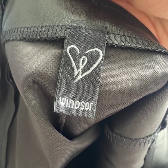 Black leather skirt Size Small - Picture 3 of 3